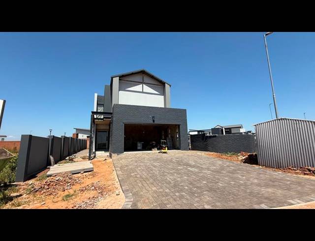 4 BEDROOM HOUSE FOR SALE IN FOUNTAINBROOK ESTATE